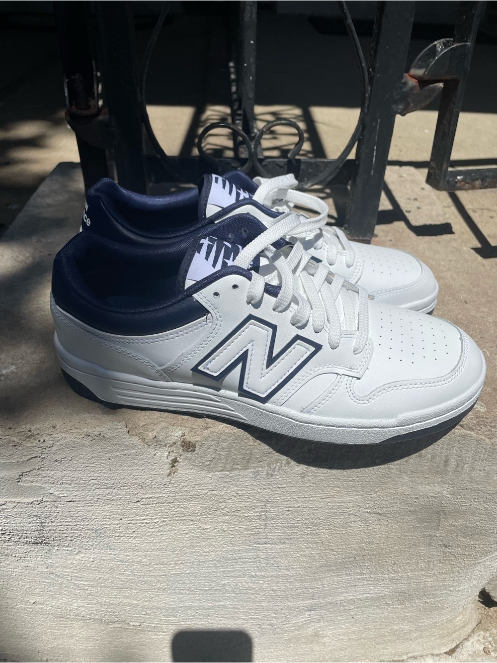 New Balance Men's White and Navy Low-Top Sneakers